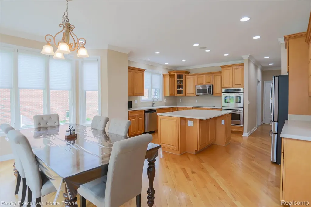 47909 Milonas Drive Shelby Charter Township MI 48315