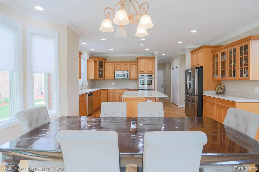 47909 Milonas Drive Shelby Charter Township MI 48315