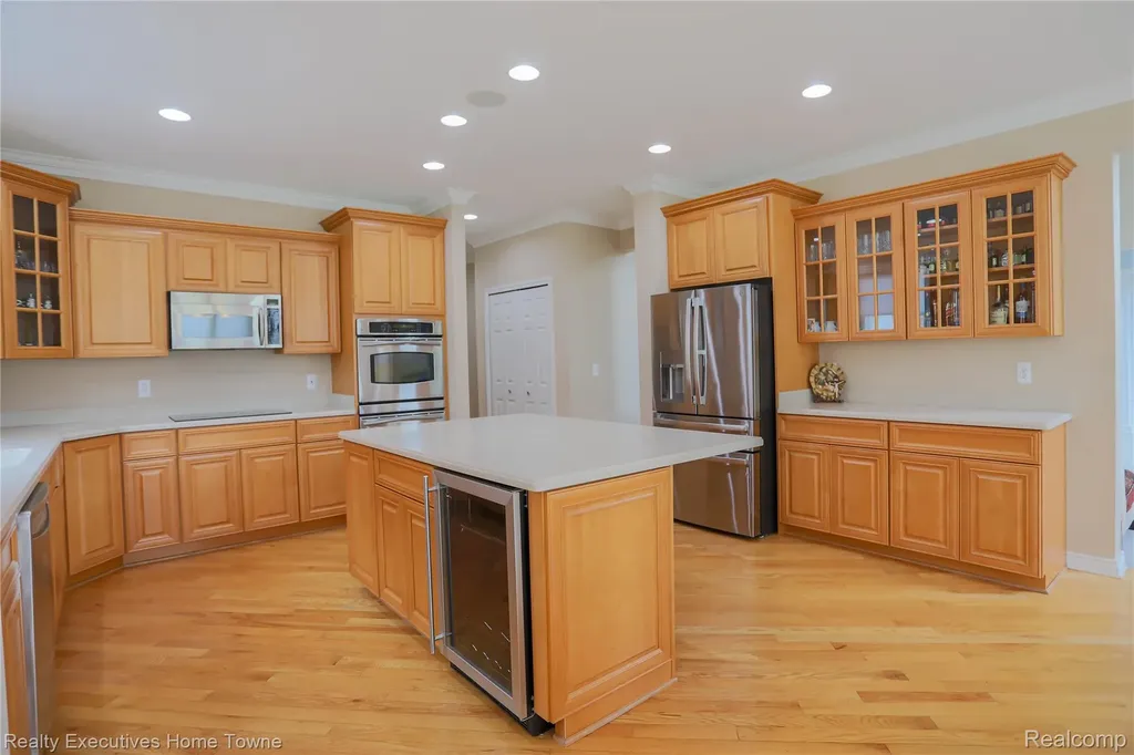 47909 Milonas Drive Shelby Charter Township MI 48315