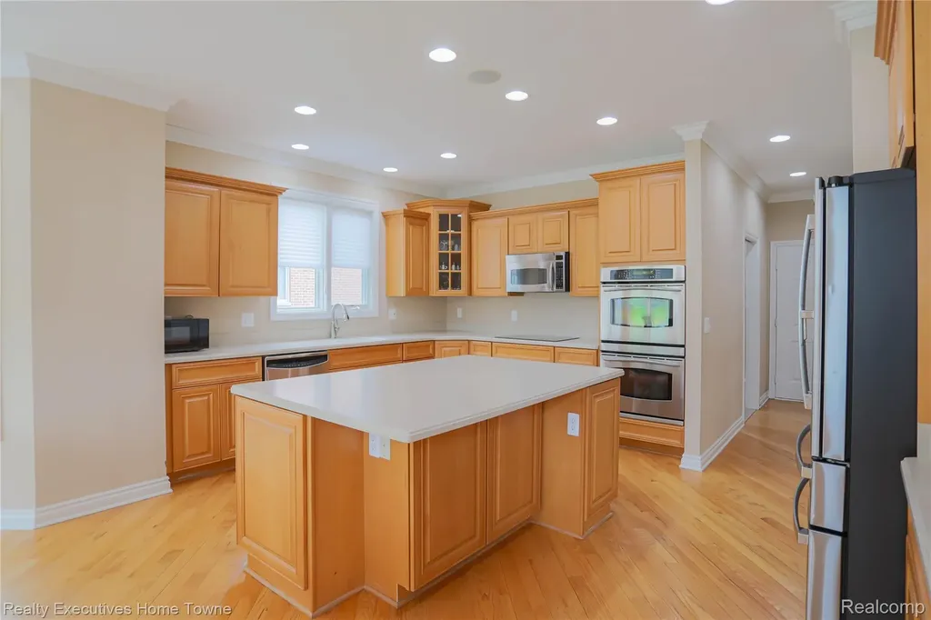 47909 Milonas Drive Shelby Charter Township MI 48315