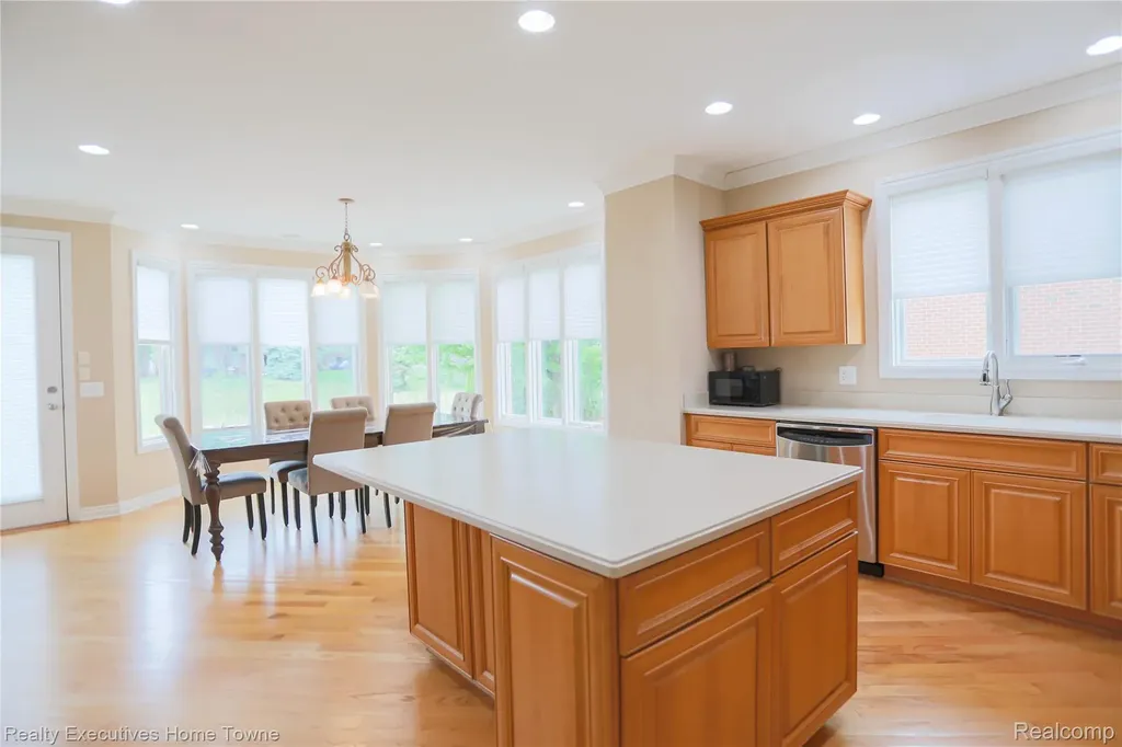 47909 Milonas Drive Shelby Charter Township MI 48315