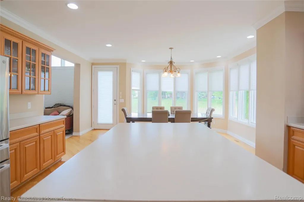 47909 Milonas Drive Shelby Charter Township MI 48315