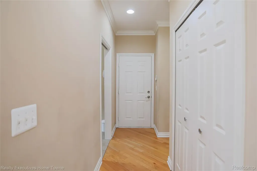 47909 Milonas Drive Shelby Charter Township MI 48315