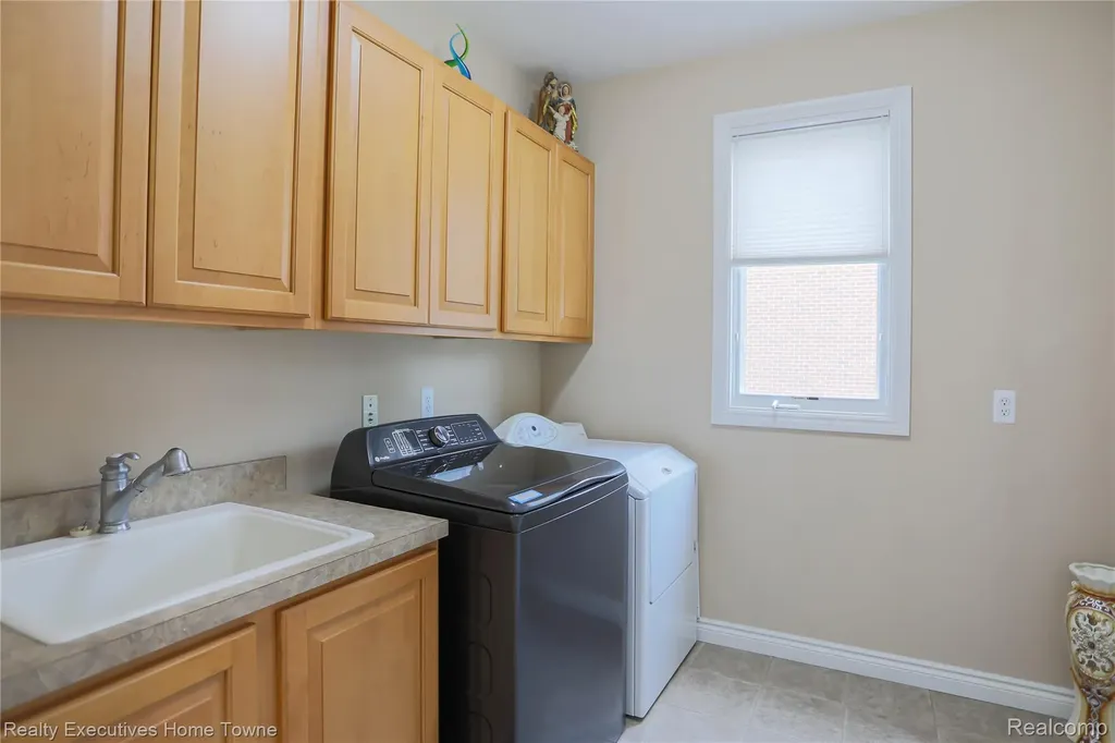 47909 Milonas Drive Shelby Charter Township MI 48315