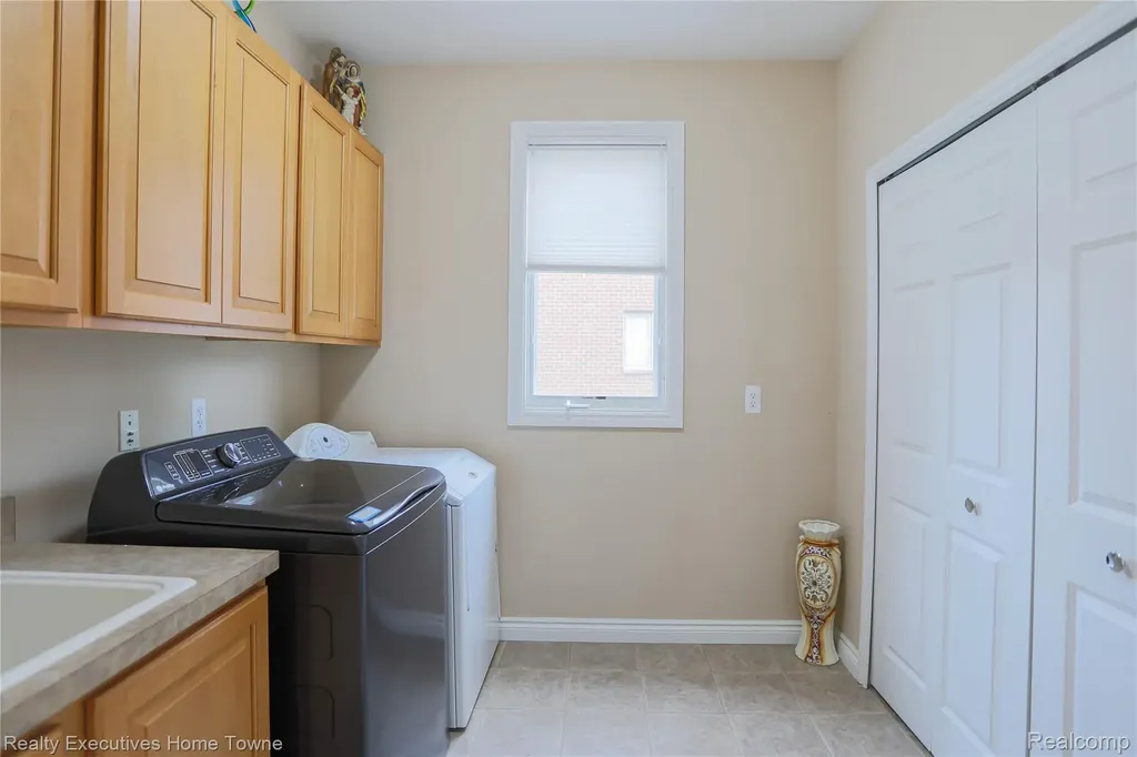 47909 Milonas Drive Shelby Charter Township MI 48315
