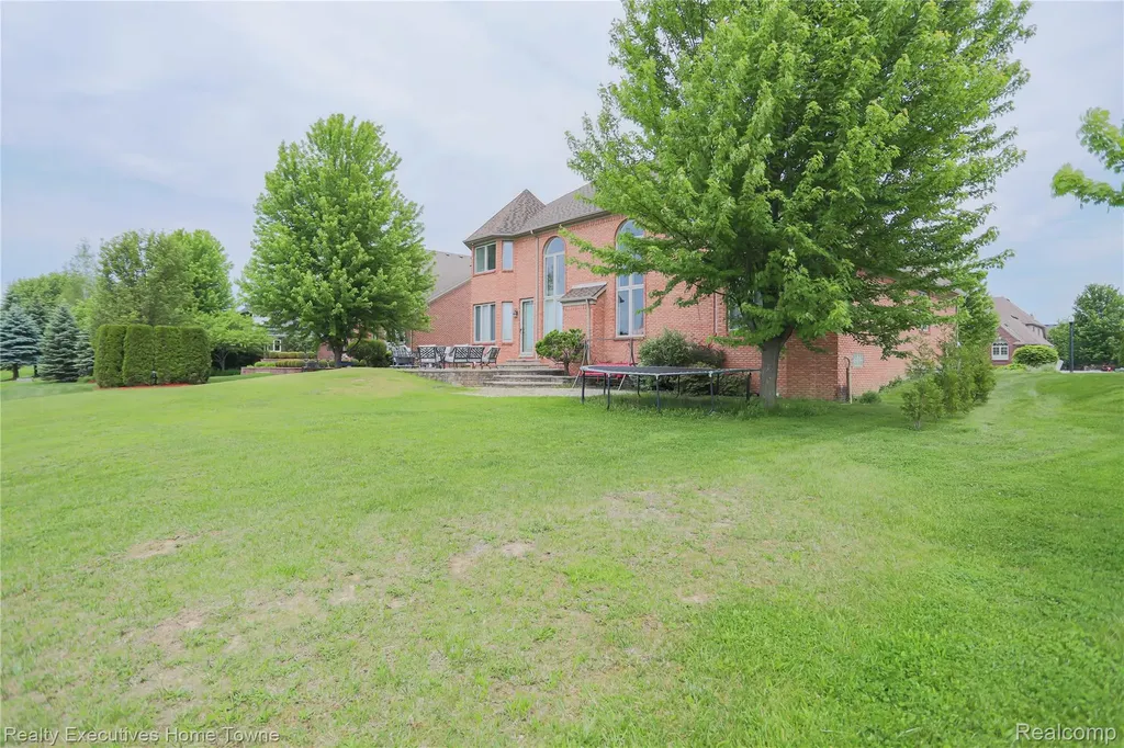47909 Milonas Drive Shelby Charter Township MI 48315