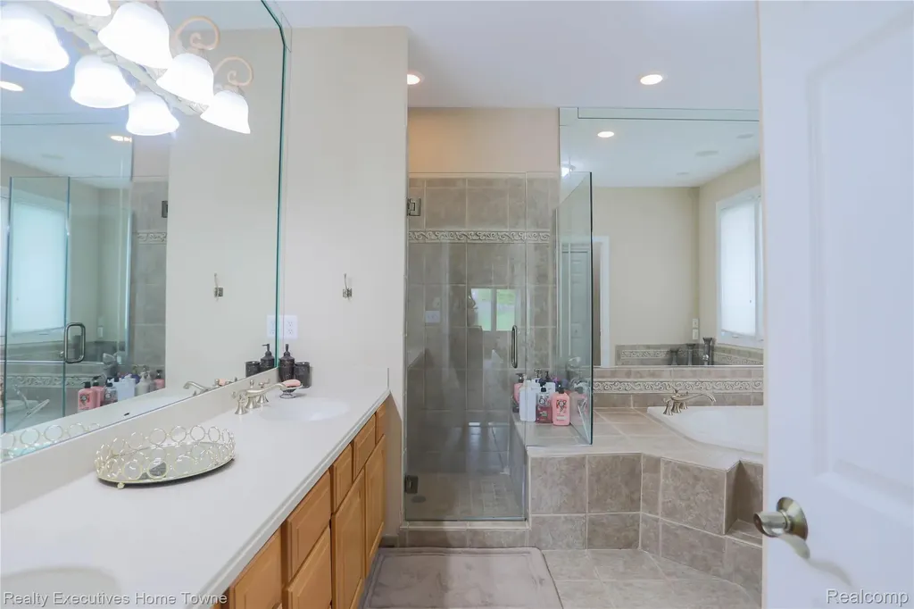 47909 Milonas Drive Shelby Charter Township MI 48315