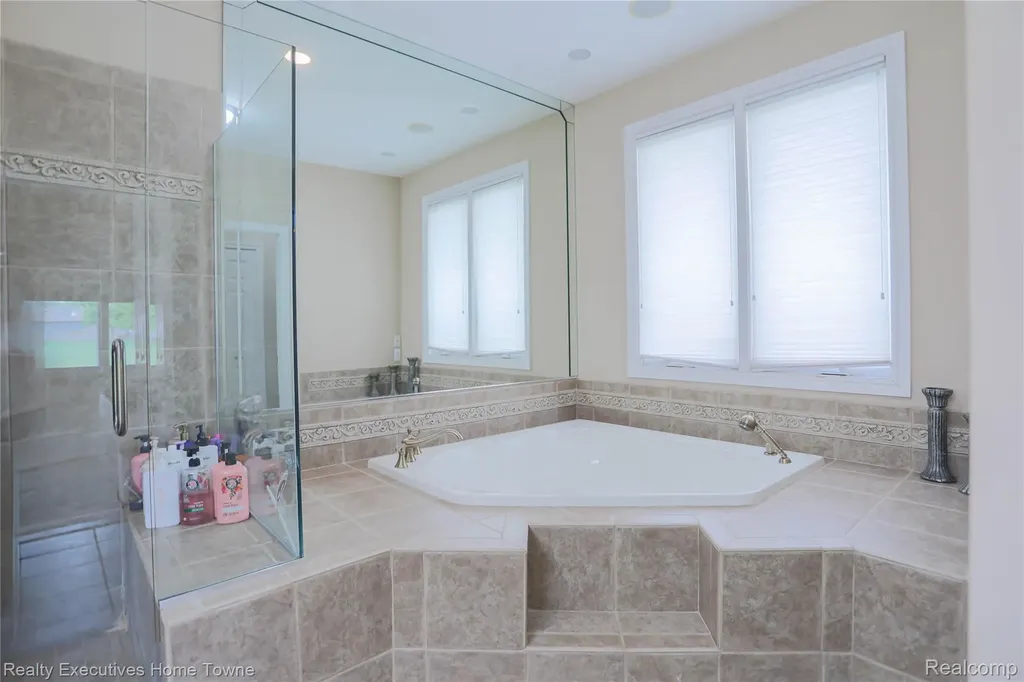 47909 Milonas Drive Shelby Charter Township MI 48315