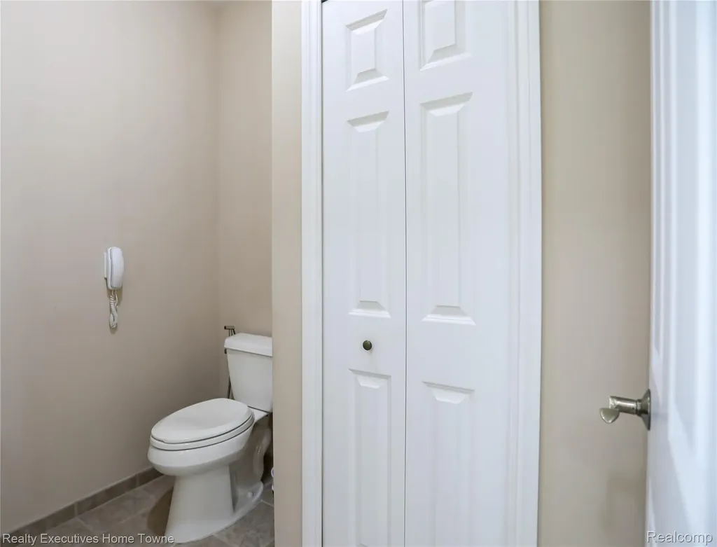 47909 Milonas Drive Shelby Charter Township MI 48315