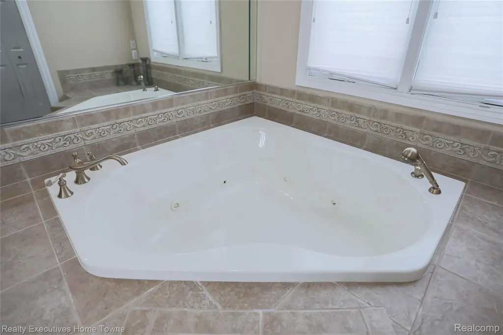 47909 Milonas Drive Shelby Charter Township MI 48315