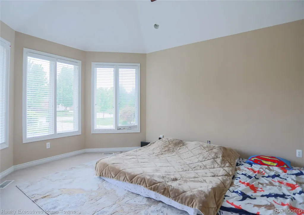 47909 Milonas Drive Shelby Charter Township MI 48315