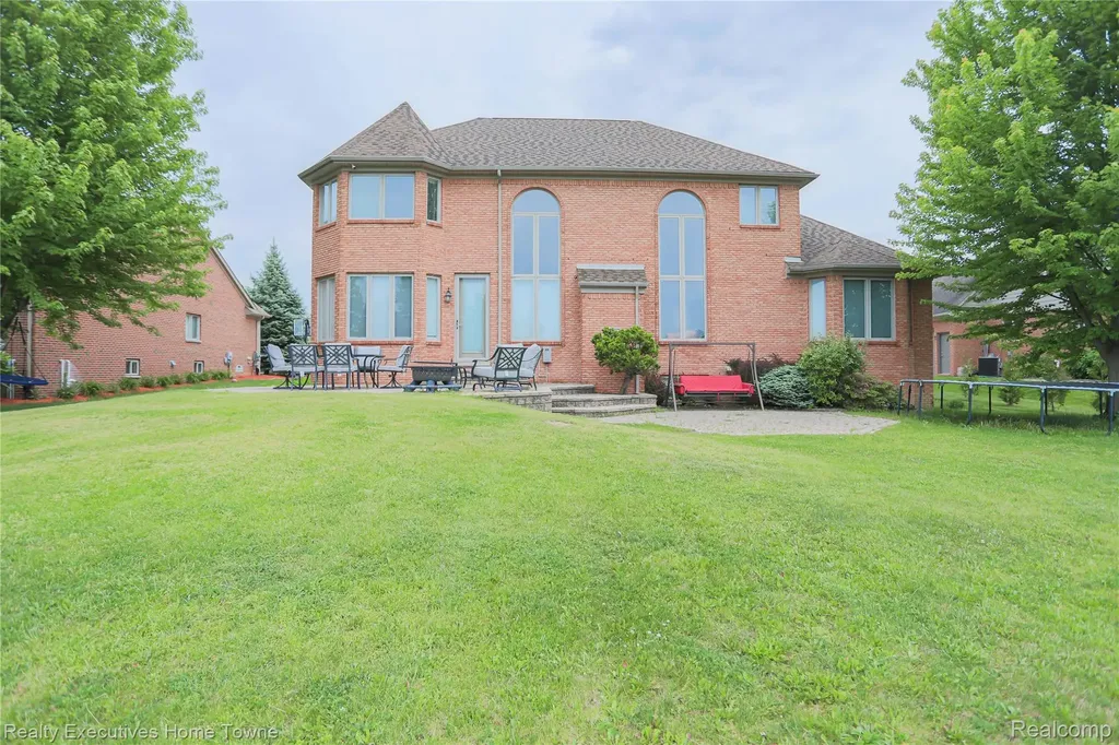 47909 Milonas Drive Shelby Charter Township MI 48315