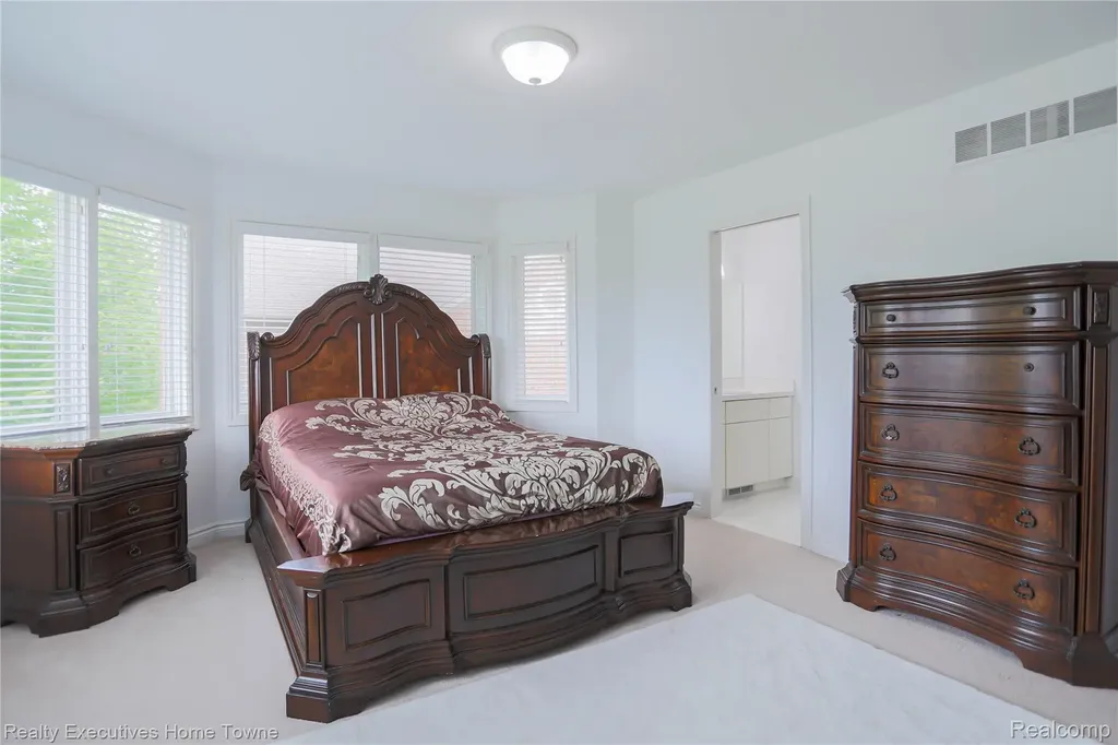 47909 Milonas Drive Shelby Charter Township MI 48315