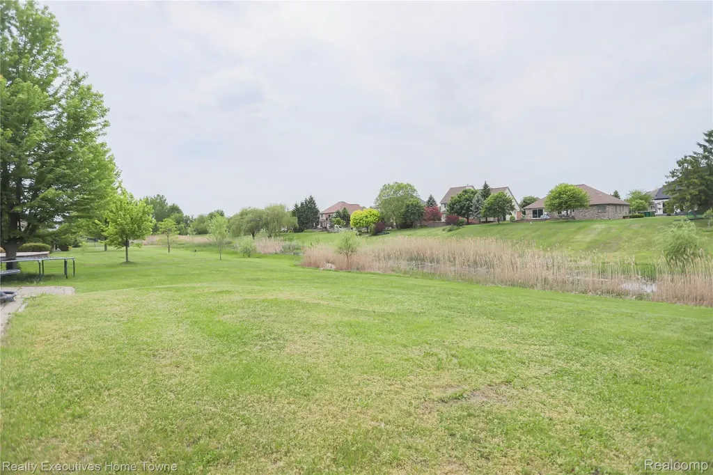 47909 Milonas Drive Shelby Charter Township MI 48315