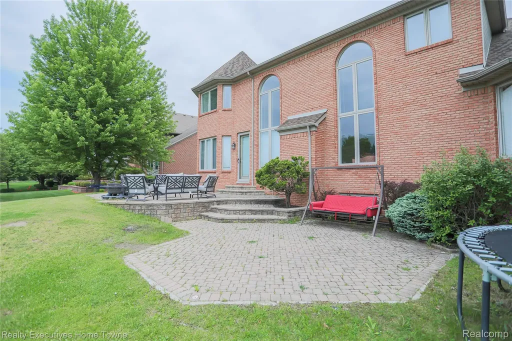 47909 Milonas Drive Shelby Charter Township MI 48315