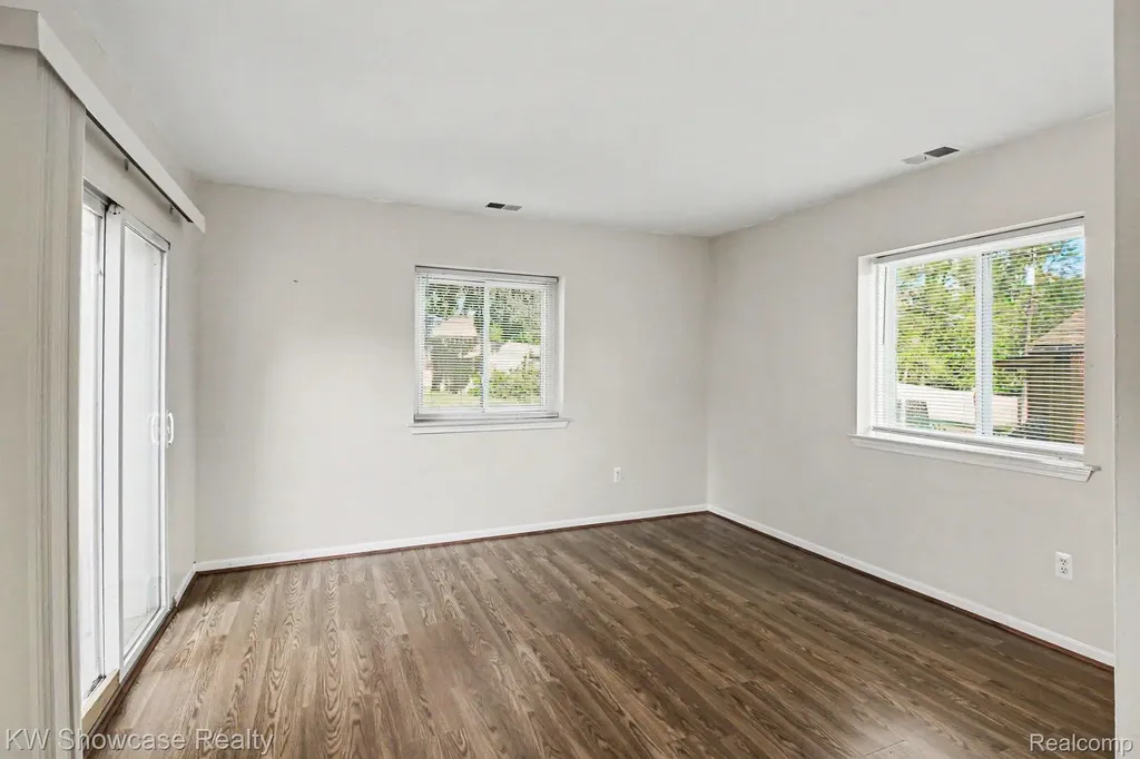2331 Lakeside Drive Highland Charter Township MI 48356