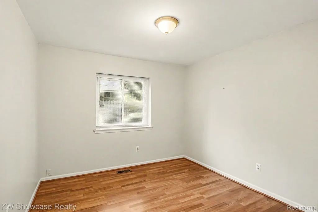 2331 Lakeside Drive Highland Charter Township MI 48356