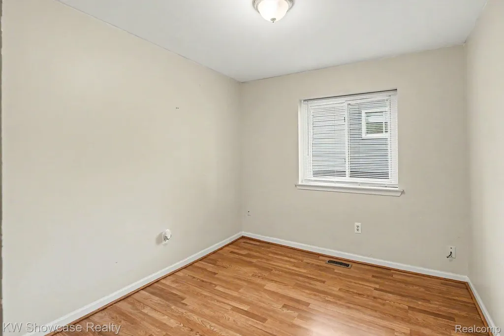 2331 Lakeside Drive Highland Charter Township MI 48356