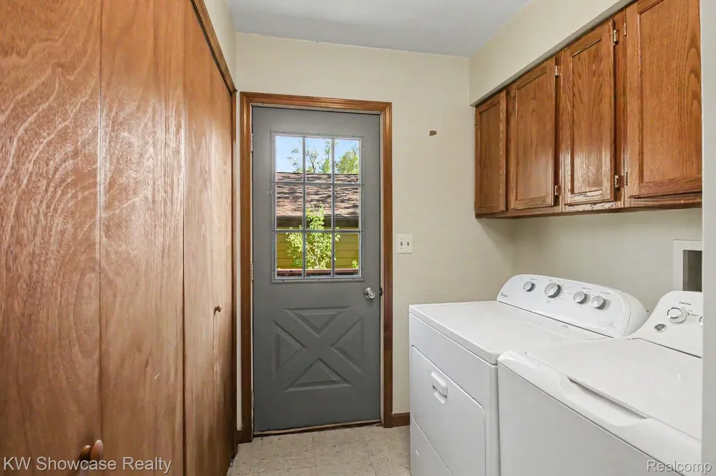 2331 Lakeside Drive Highland Charter Township MI 48356