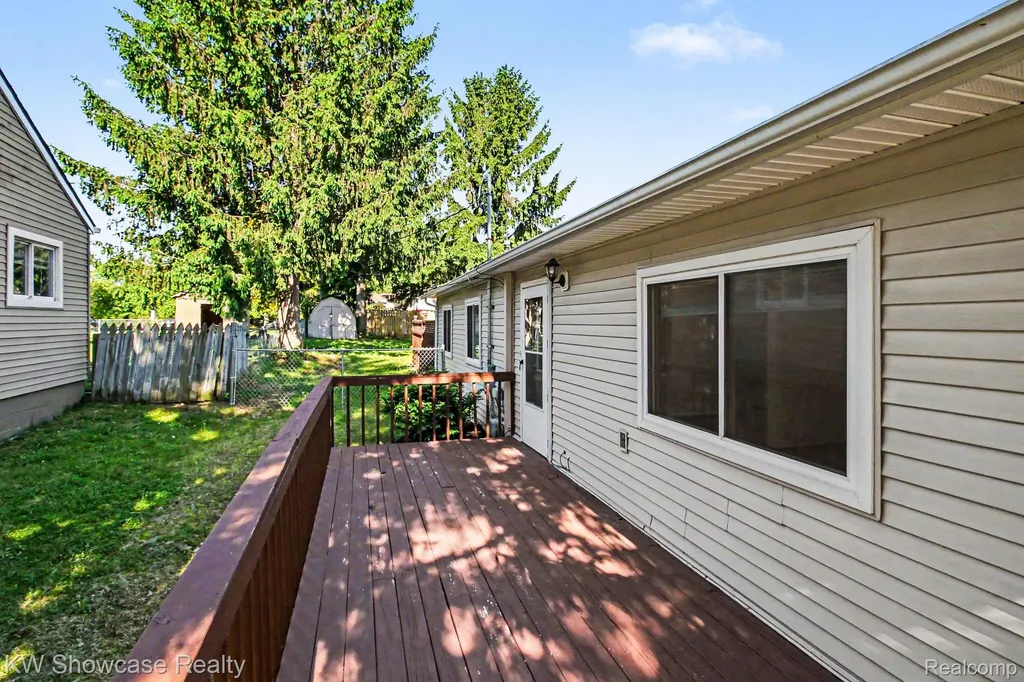 2331 Lakeside Drive Highland Charter Township MI 48356