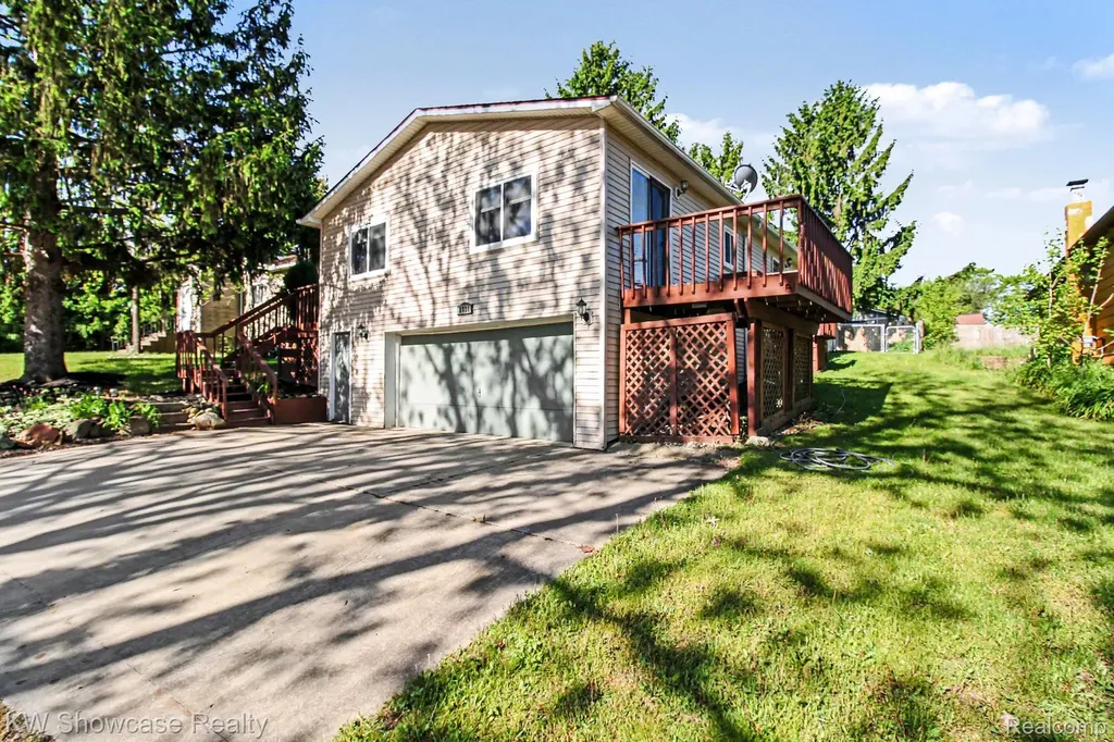 2331 Lakeside Drive Highland Charter Township MI 48356