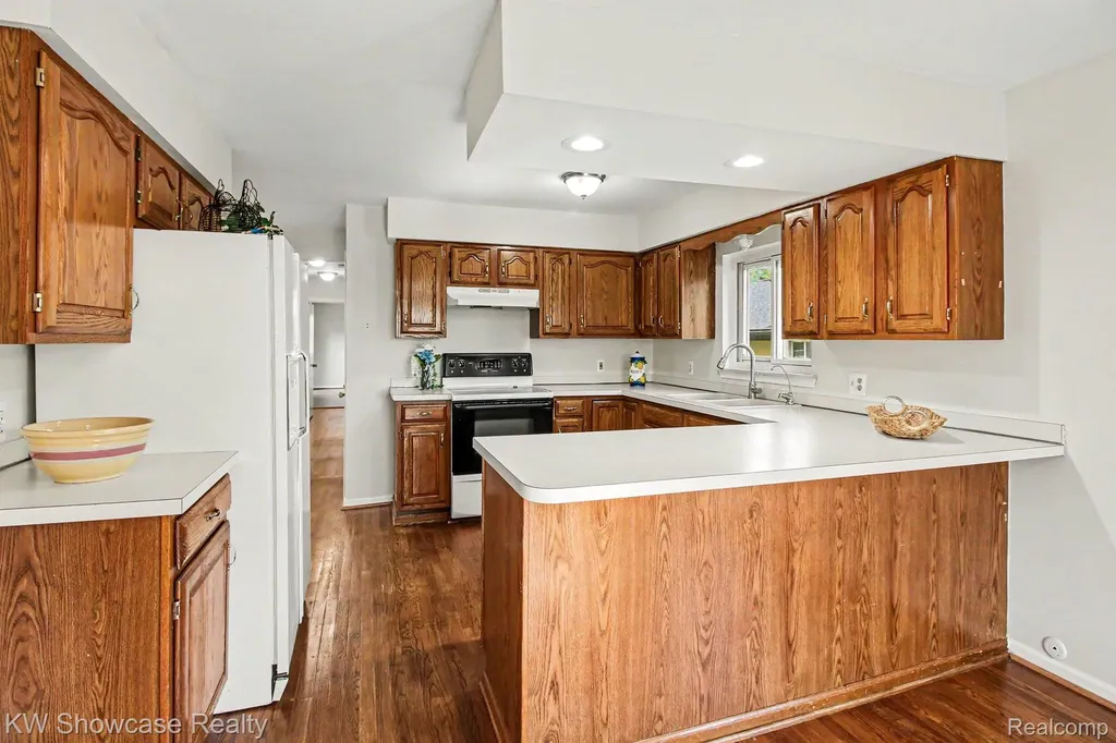 2331 Lakeside Drive Highland Charter Township MI 48356