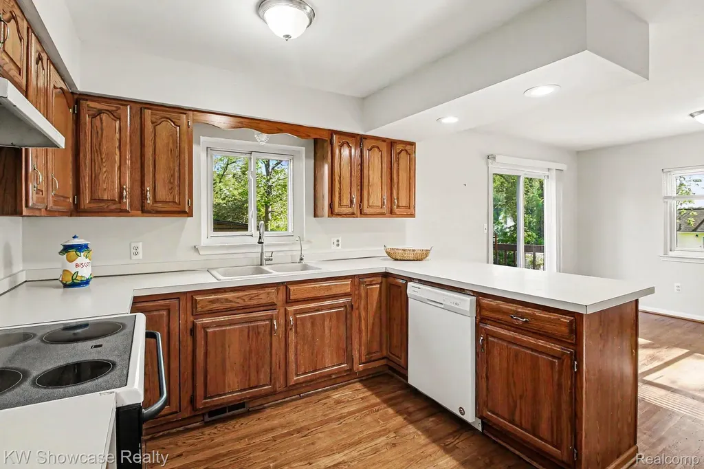 2331 Lakeside Drive Highland Charter Township MI 48356