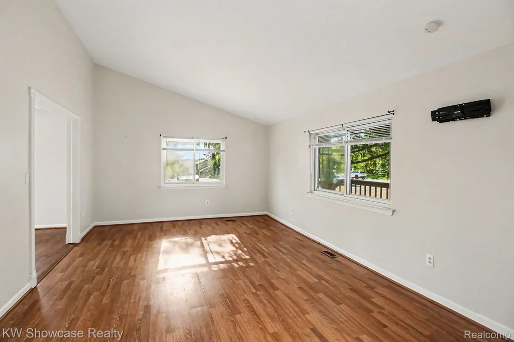 2331 Lakeside Drive Highland Charter Township MI 48356