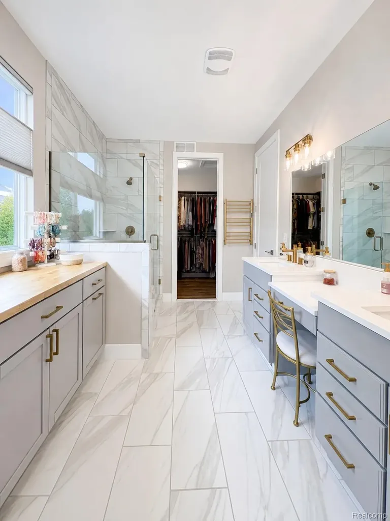 154 Mulberry Lane Rochester Hills City MI 48309