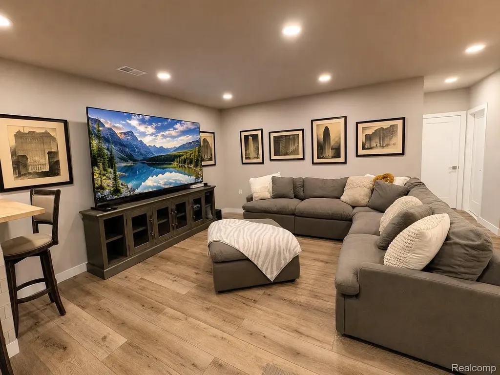 154 Mulberry Lane Rochester Hills City MI 48309