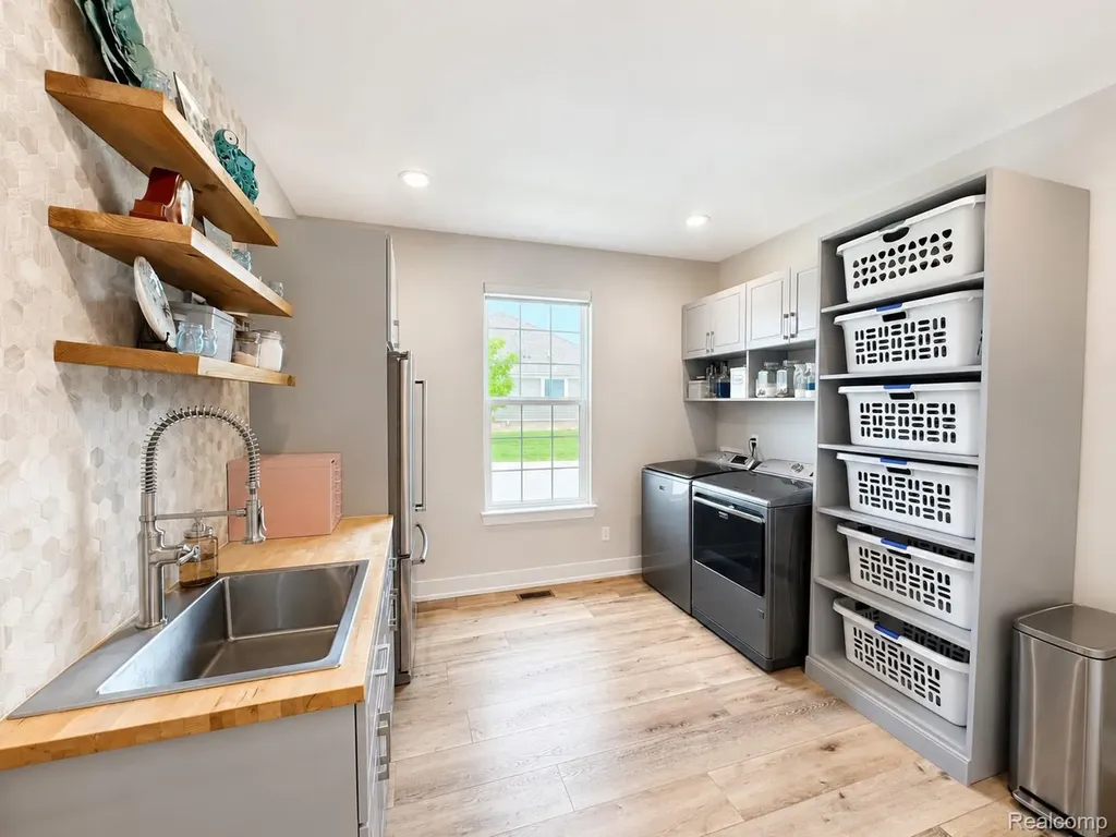 154 Mulberry Lane Rochester Hills City MI 48309