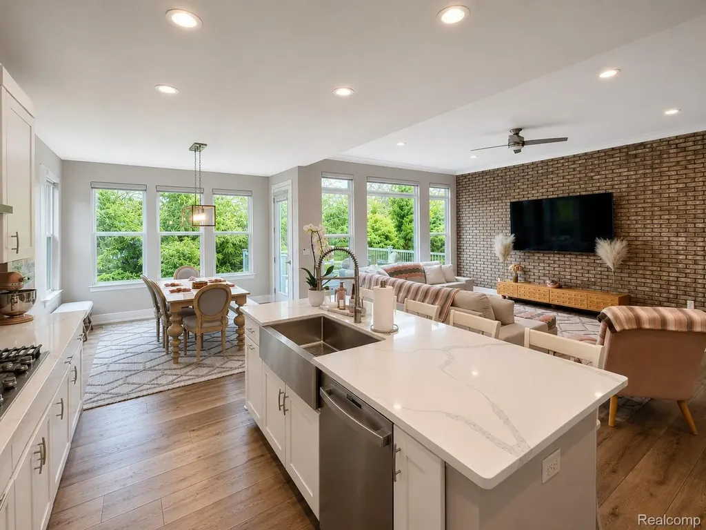 154 Mulberry Lane Rochester Hills City MI 48309