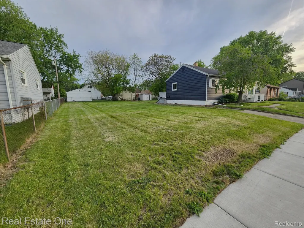 1574 E Woodruff Avenue Hazel Park City MI 48030