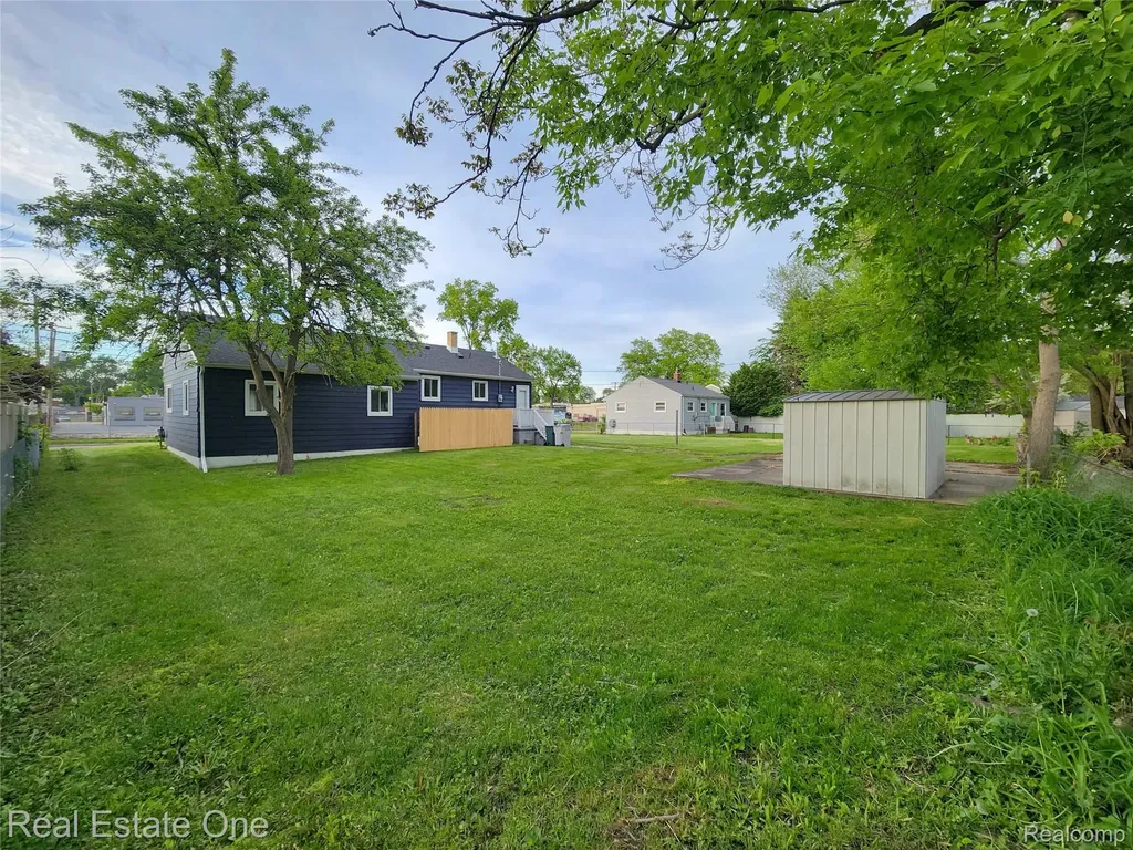 1574 E Woodruff Avenue Hazel Park City MI 48030