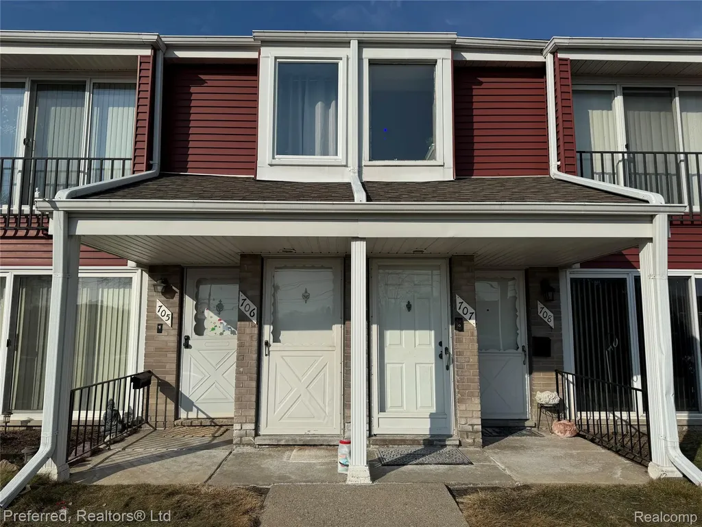 706 Sunset Lane St. Clair Shores City MI 48082