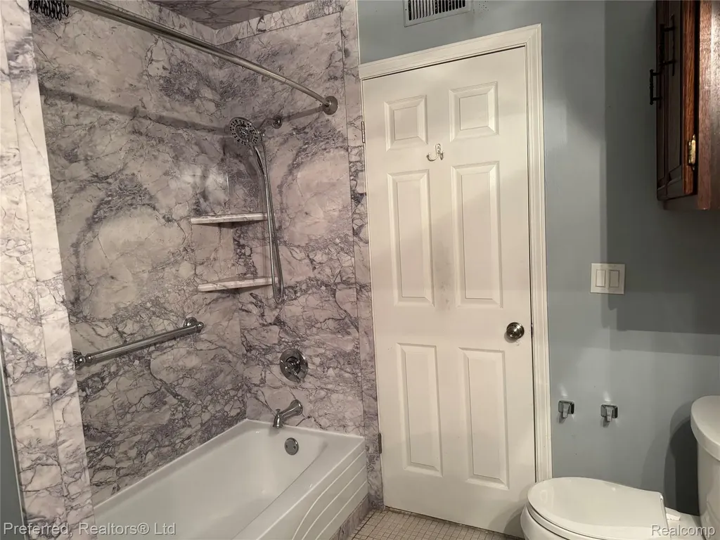 706 Sunset Lane St. Clair Shores City MI 48082