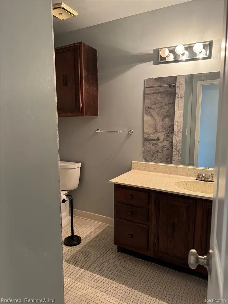 706 Sunset Lane St. Clair Shores City MI 48082