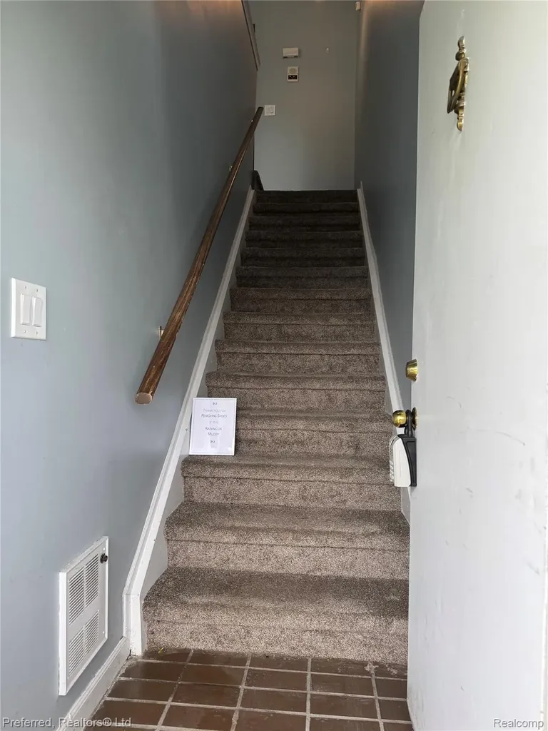 706 Sunset Lane St. Clair Shores City MI 48082