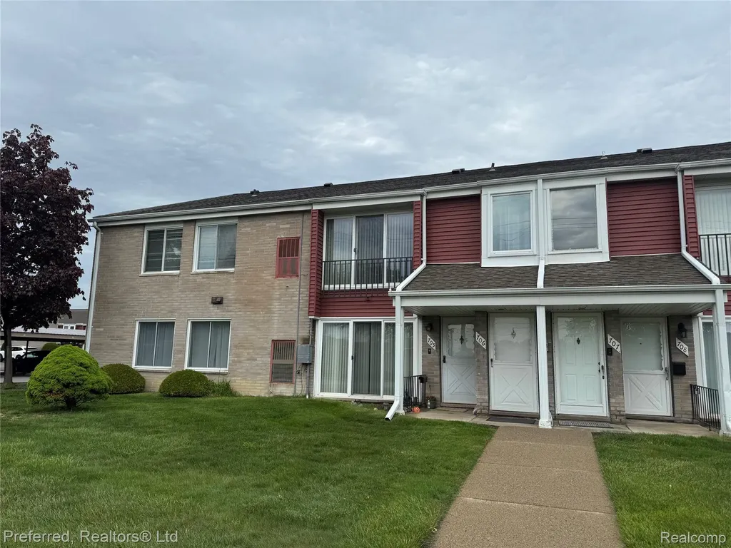706 Sunset Lane St. Clair Shores City MI 48082