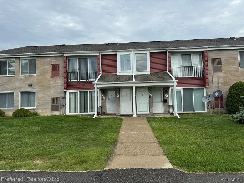 706 Sunset Lane St. Clair Shores City MI 48082