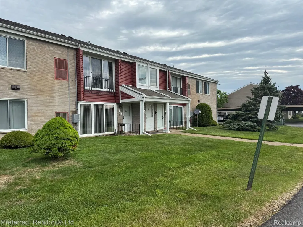 706 Sunset Lane St. Clair Shores City MI 48082