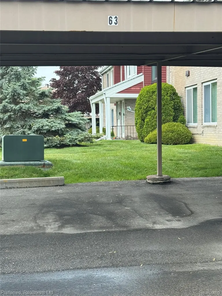 706 Sunset Lane St. Clair Shores City MI 48082