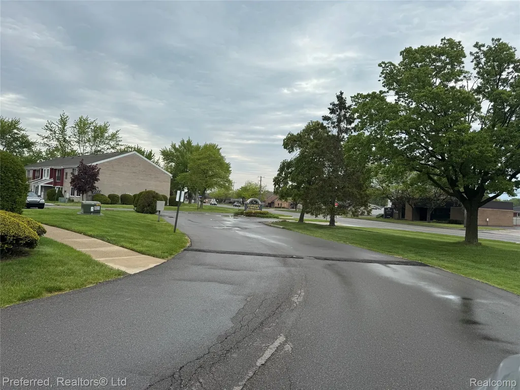 706 Sunset Lane St. Clair Shores City MI 48082