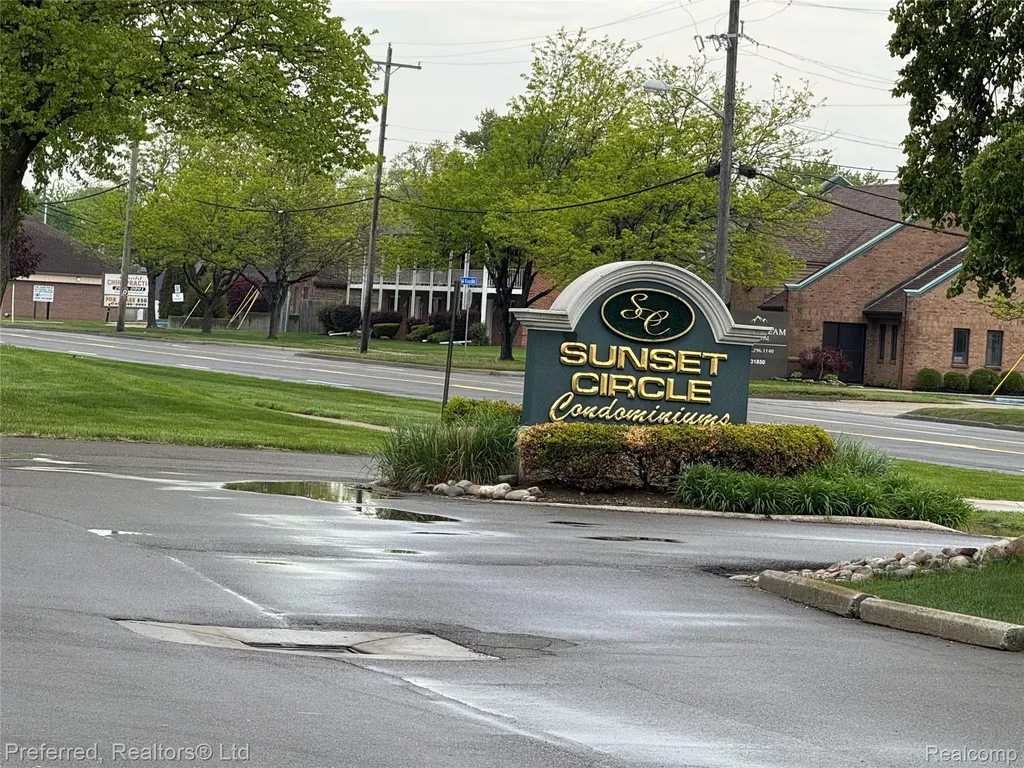 706 Sunset Lane St. Clair Shores City MI 48082