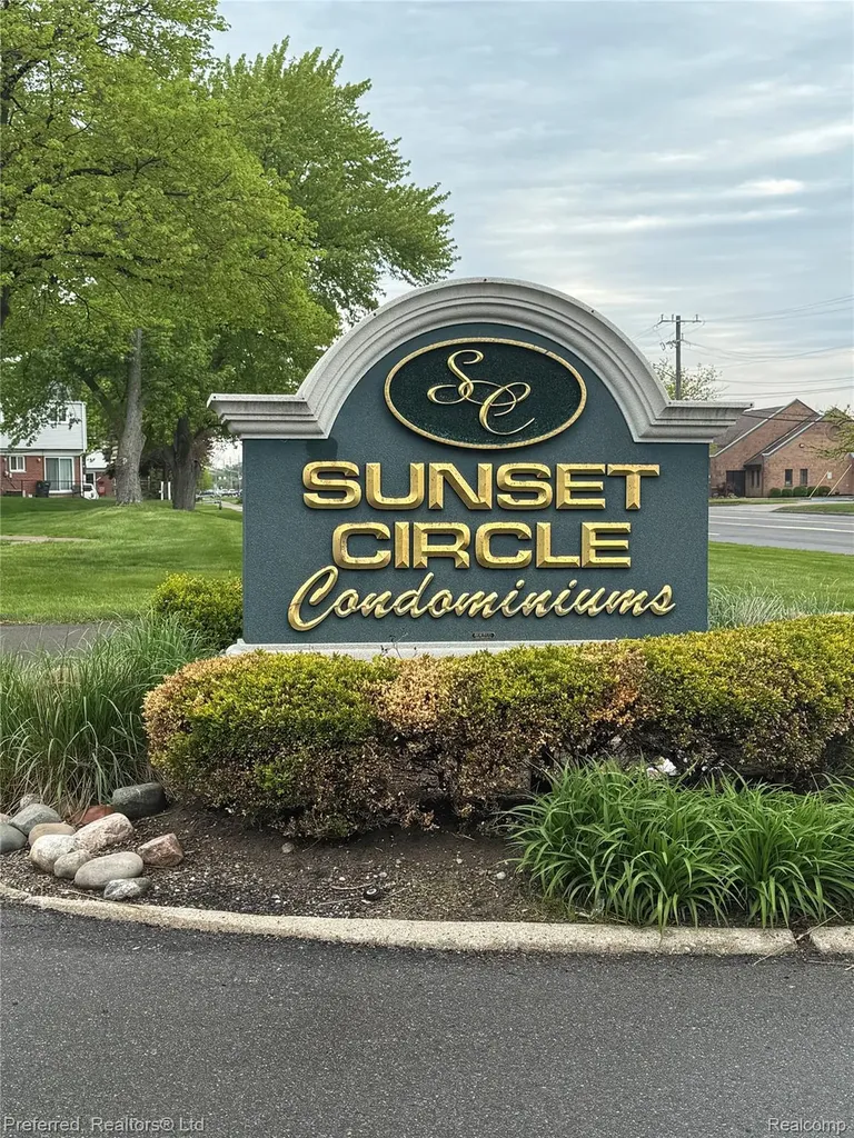 706 Sunset Lane St. Clair Shores City MI 48082