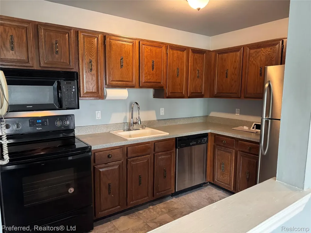 706 Sunset Lane St. Clair Shores City MI 48082
