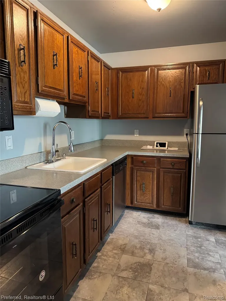 706 Sunset Lane St. Clair Shores City MI 48082