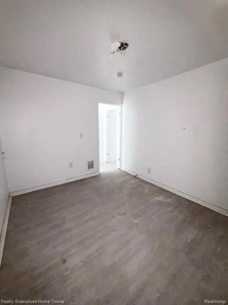 11439 Ohio Street Detroit City MI 48204