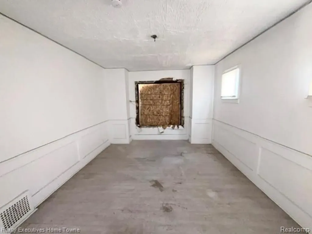 11439 Ohio Street Detroit City MI 48204