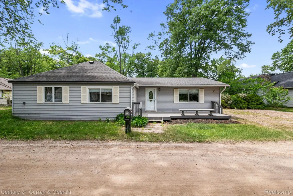 2374 Lakena Road West Bloomfield Charter Township MI 48324